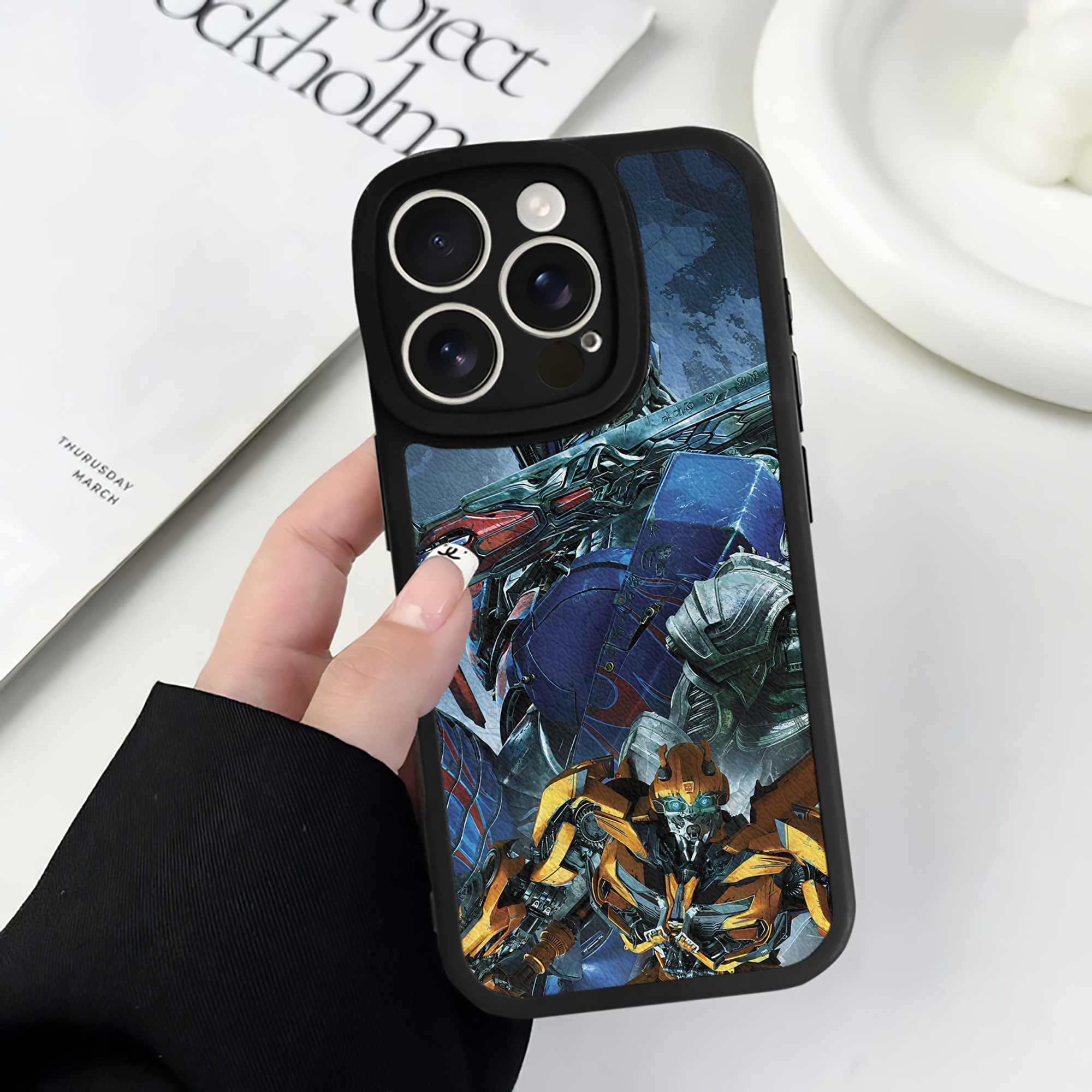 （画像用） Transformers トランスフォーマー 【iPhone 16シリーズ対応】シリコンスマホケース（レザー調） 材質：シリコン